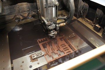 ワイヤー加工の様子